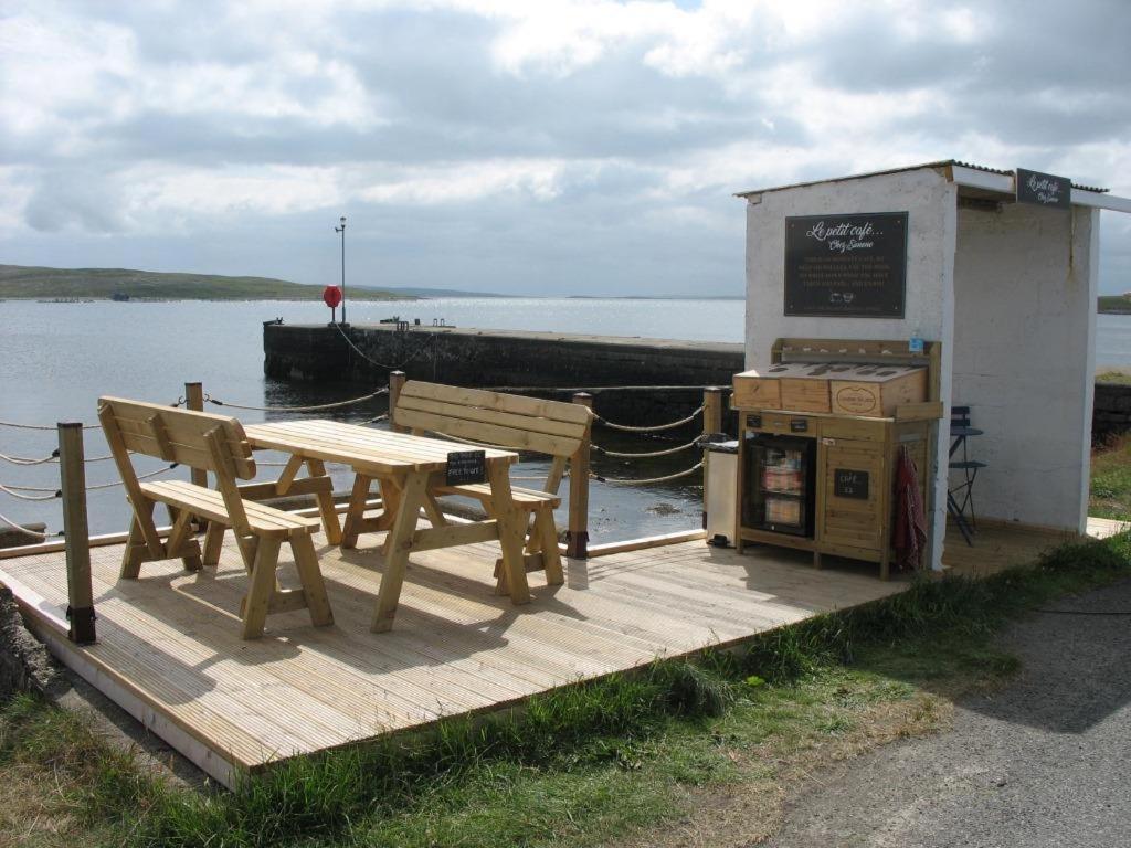 The Uyeasound Old Pier Cottage Belmont  Exterior photo